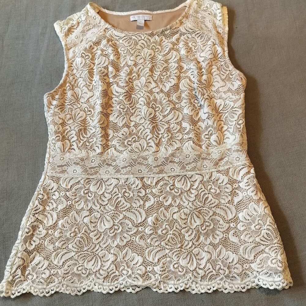 4/$20 New York and co lace peplum sleeveless top M romantic
